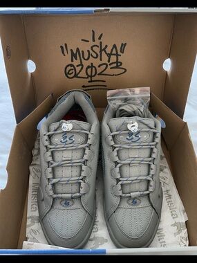 NEW AUTOGRAPHED CHAD MUSKA ES SHOES SIZE 10.5 Signed Box With Extra Laces!